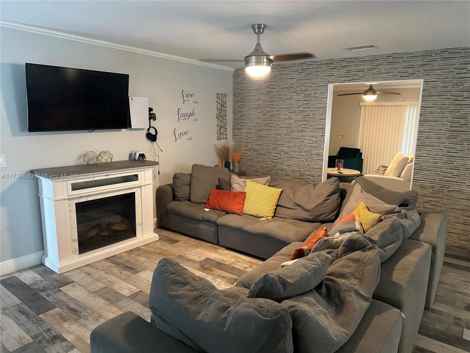 1614 N Goldeneye Ln, Homestead, Florida 33035, USA