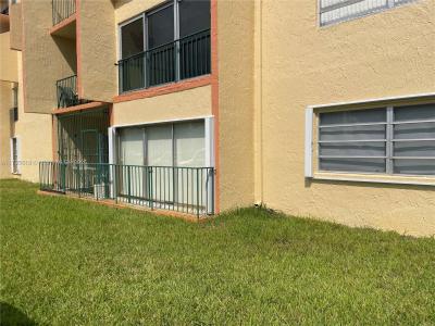 1975 W 44th Pl 106, Hialeah, Florida 33012, USA