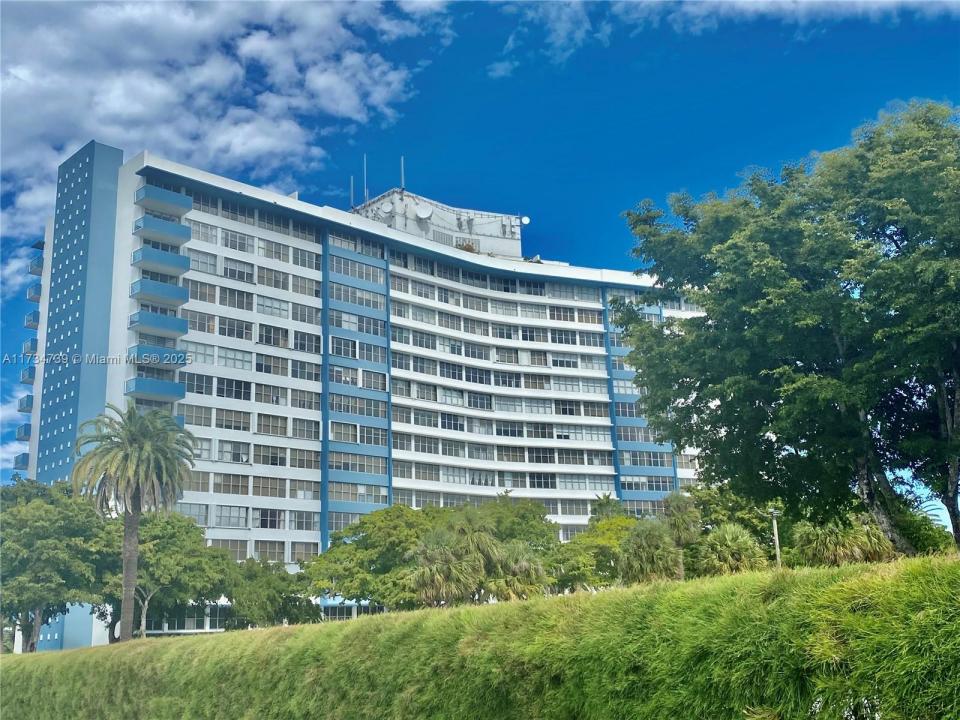 7441 Wayne Ave 6B, Miami Beach, Floryda 33141, USA