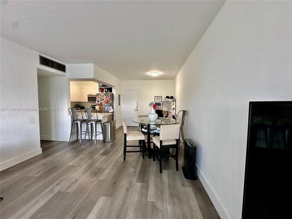 7441 Wayne Ave 6B, Miami Beach, Floryda 33141, USA