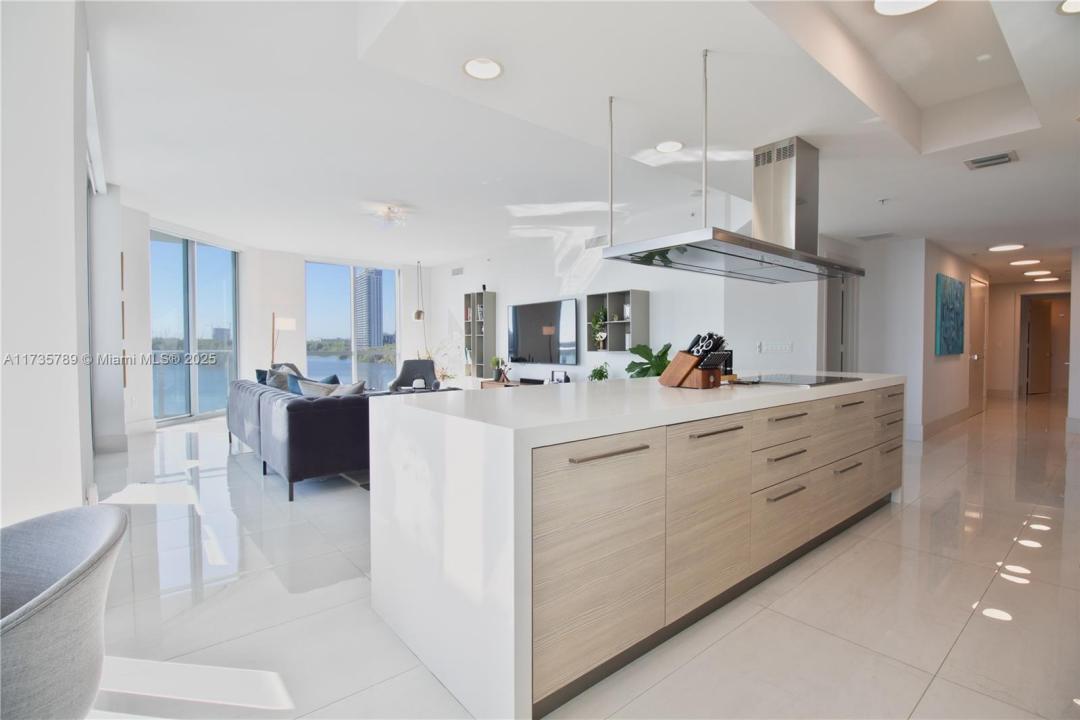 17111 Biscayne Blvd 410, North Miami Beach, فلوريدا 33160, الولايات المتحدة