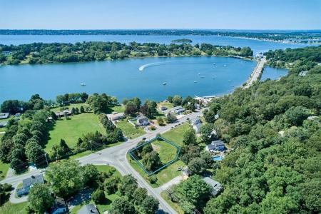 2388 Main Road, Tiverton, RI 02878, USA