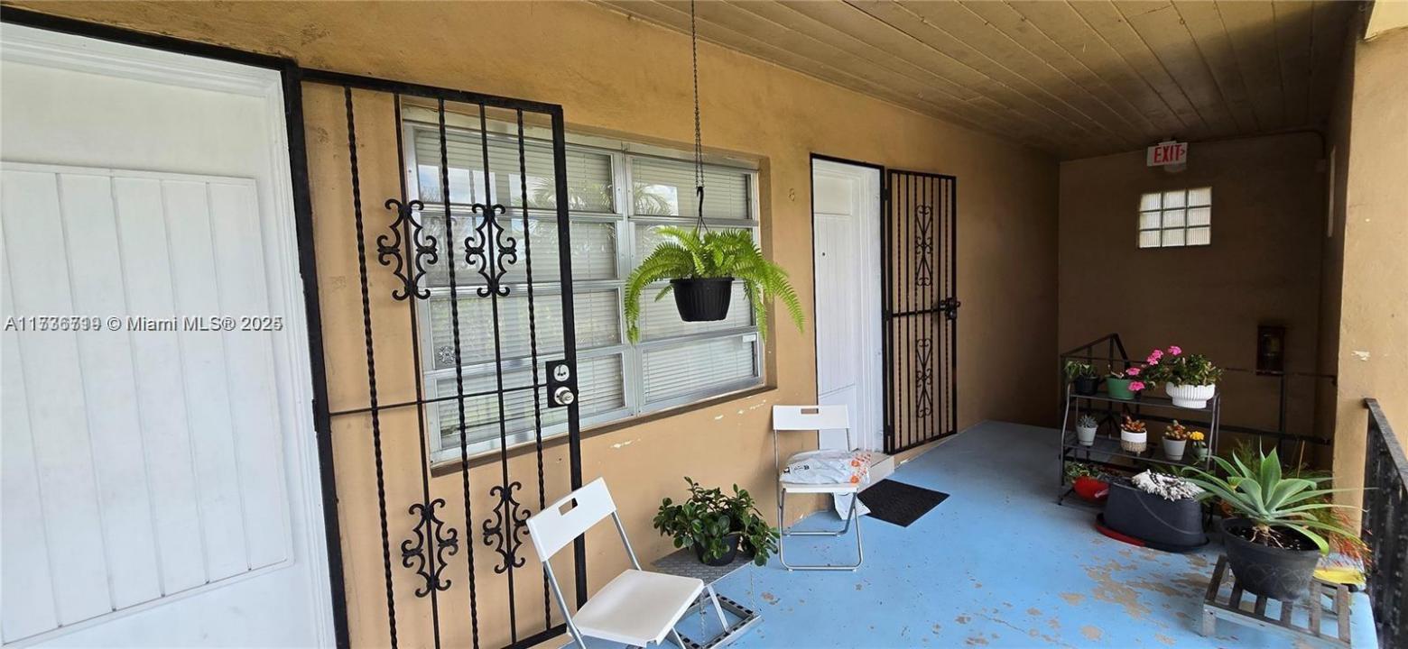 383 E 4th Ave 8, Hialeah, Florida 33010, Stati Uniti