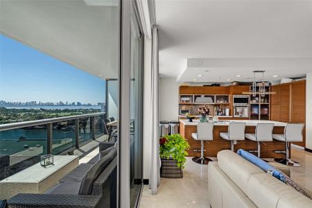 5875 Collins Ave 1704, Miami Beach, Florida 33140, USA