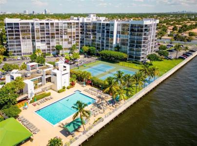 1000 Parkview Dr 202, Hallandale Beach, Florida 33009, USA