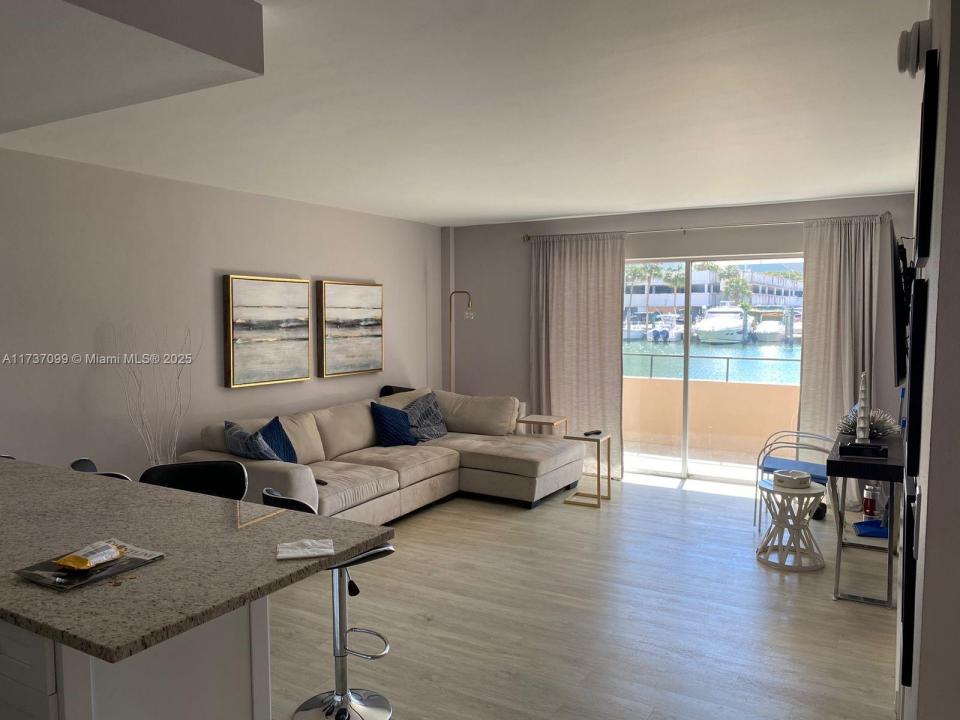 220 Kings Point Dr 106, Sunny Isles Beach, Flórida 33160, Estados Unidos