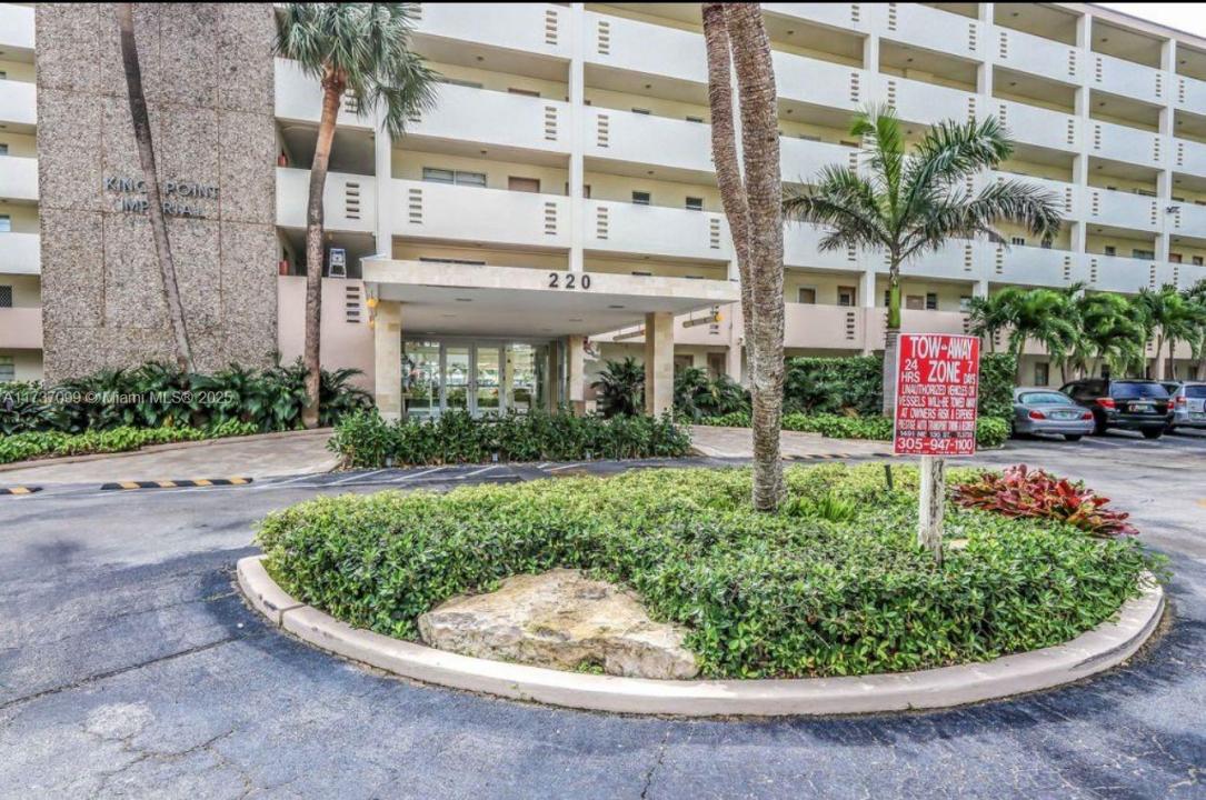 220 Kings Point Dr 106, Sunny Isles Beach, Flórida 33160, Estados Unidos