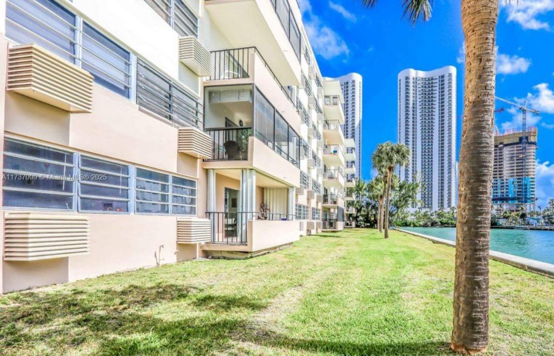 220 Kings Point Dr 106, Sunny Isles Beach, Flórida 33160, Estados Unidos