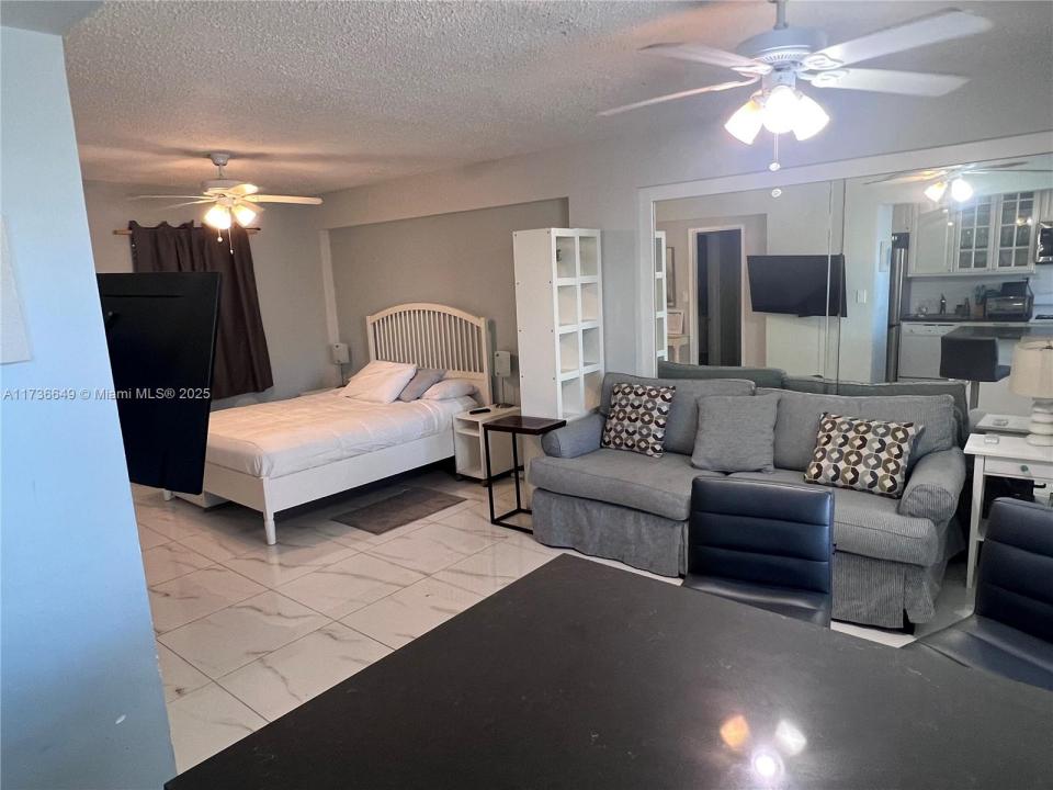 321 Wilson St A203, Hollywood, Flórida 33019, Estados Unidos