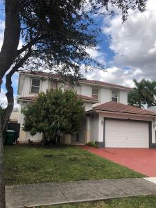 8767 NW 139th Ter, Miami Lakes, Florida 33018, USA