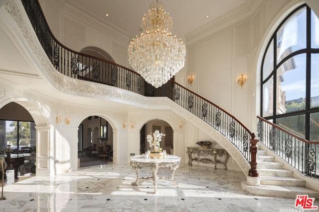 N Tigertail Road, Los Angeles, California 90049