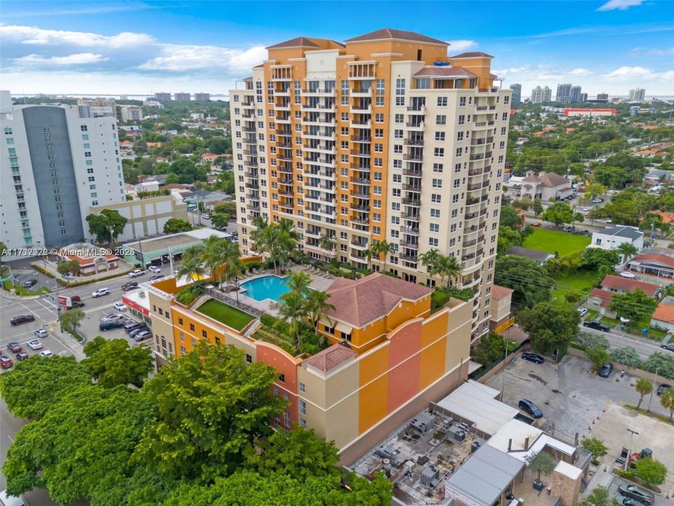 3232 SW 22nd Ter 301, Miami, Florida 33145, USA