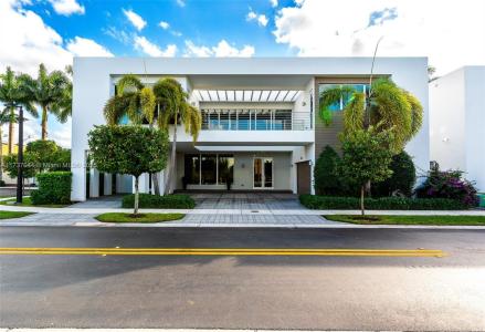 10220 NW 74th Ter, Doral, Florida 33178
