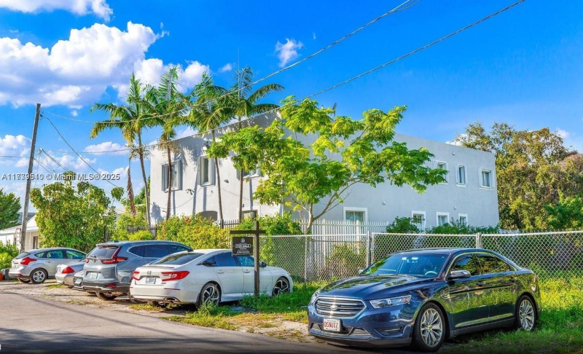 121 NE 55th St, Miami, Флорида 33137, Соединенные Штаты