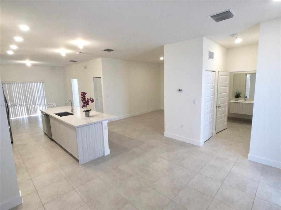 7925 NW 104th Ave 25, Doral, フロリダ 33178, アメリカ合衆国