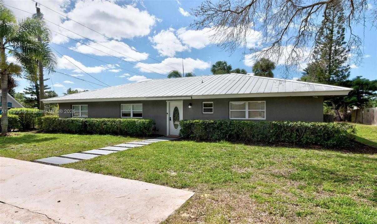 330 SW 13th St SW, Vero Beach, Florida 32962