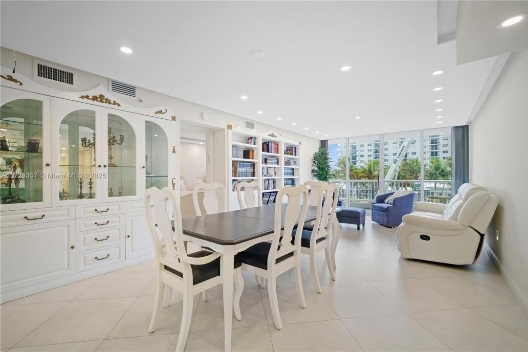 9341 Collins Ave 205, Surfside, Florida 33154, Stati Uniti
