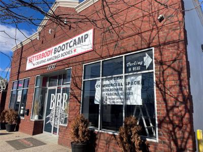1631 Jericho Turnpike, North Hempstead, Nowy Jork 11040, USA