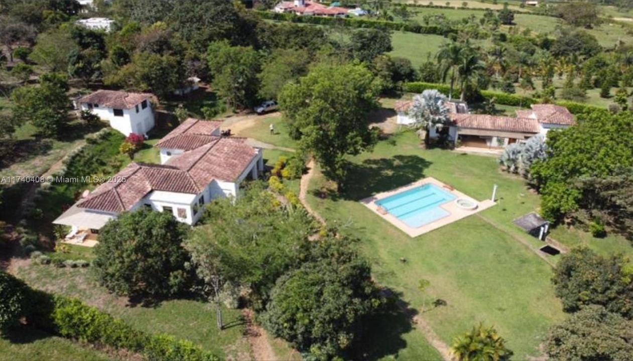 1000 NE Barbosa Berrio, Florida 123987