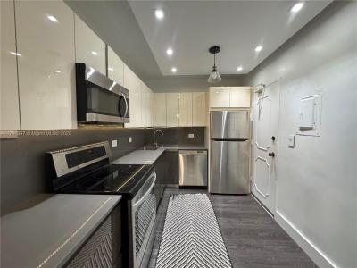 9381 E Bay Harbor Dr 301S, Bay Harbor Islands, Florida 33154, USA