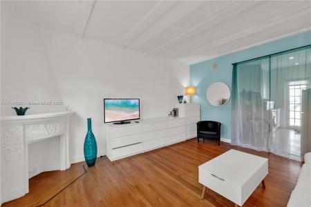 439 15th St 2, Miami Beach, Florida 33139, USA