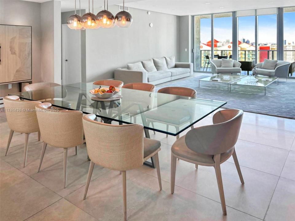 330 Sunny Isles Blvd 5-2503, Sunny Isles Beach, Floryda 33160, USA