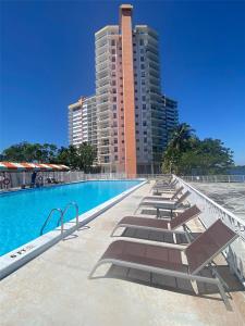 1301 NE Miami Gardens Dr 903W, Miami, Florida 33179, USA