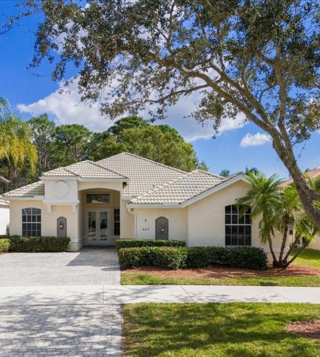 623 SW Lake Charles Circle, Lake Charles, Port Saint Lucie, Florida 34986