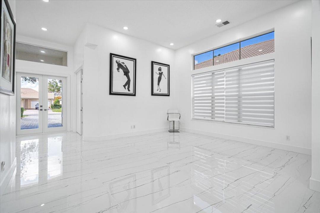 623 SW Lake Charles Circle, Lake Charles, Port Saint Lucie, Florida 34986