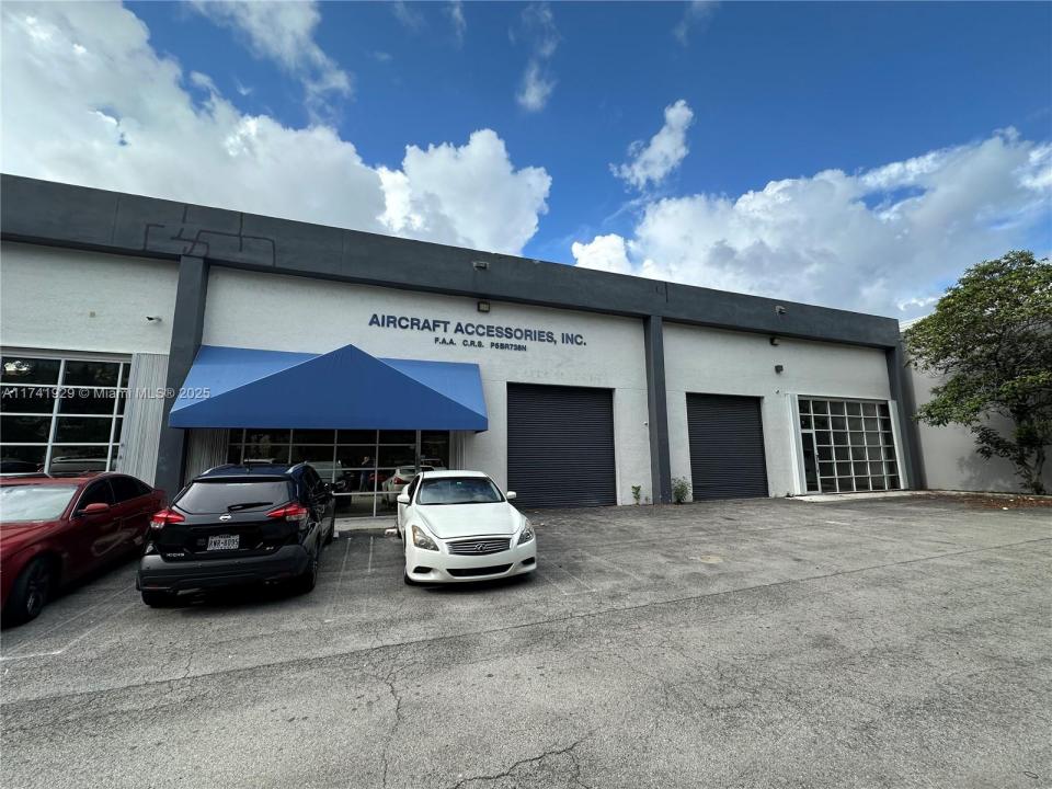 2330 NW 102nd Ave 4, Doral, Florida 33172, Stati Uniti