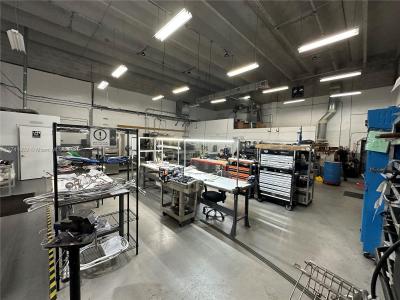 2330 NW 102nd Ave 4, Doral, Florida 33172, USA