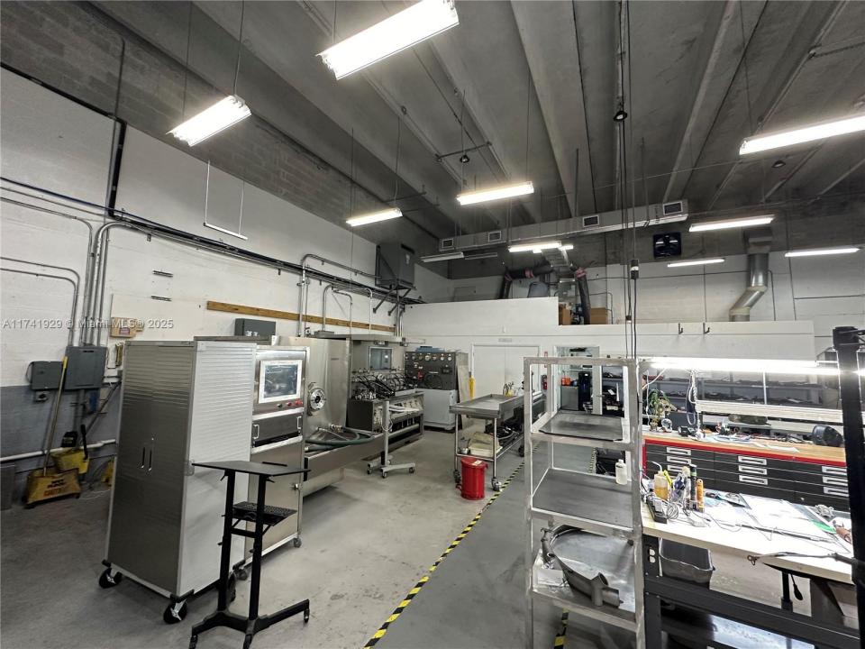 2330 NW 102nd Ave 4, Doral, Florida 33172, Stati Uniti