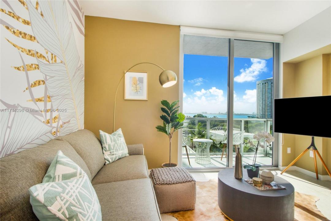 3900 Biscayne Blvd N-823, Miami, Florida 33137