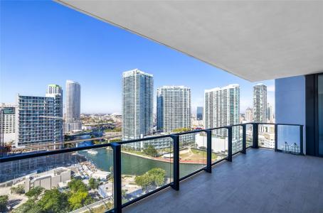 68 SE 6th St 2010, Miami, Florida 33131, USA