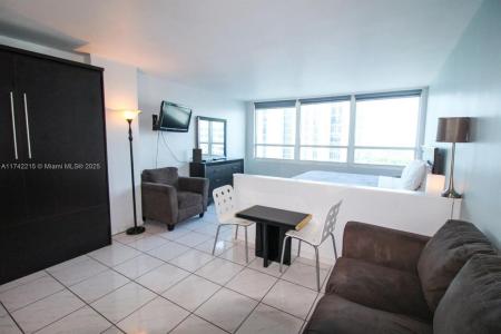 5445 Collins Ave 1221, Miami Beach, Florida 33140, USA