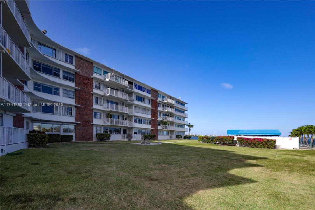 1700 NE 105th St 512, Miami Shores, Floride 33138, États-Unis