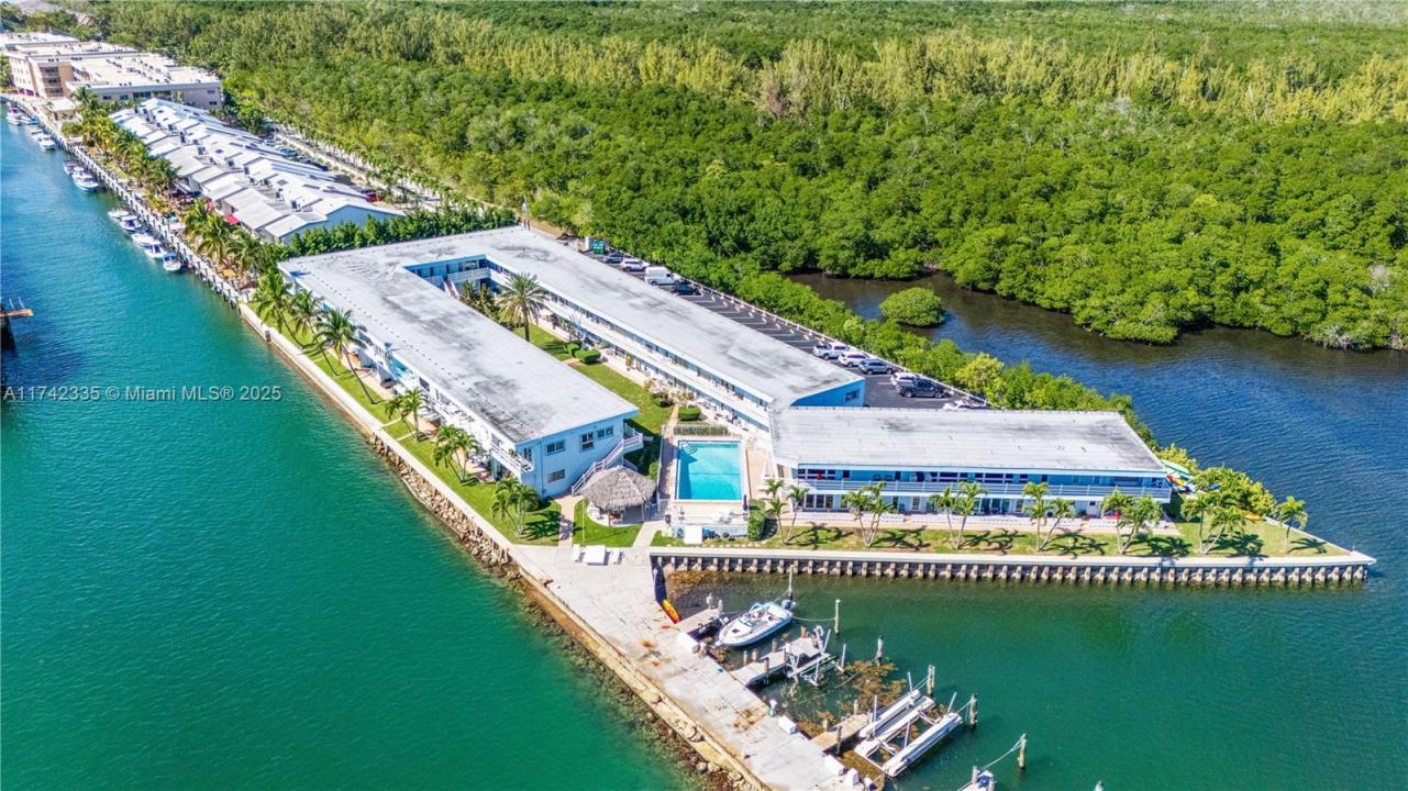 2700 NE 135th St 32, North Miami, Флорида 33181, Соединенные Штаты