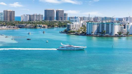 2700 NE 135th St 32, North Miami, Florida 33181, USA