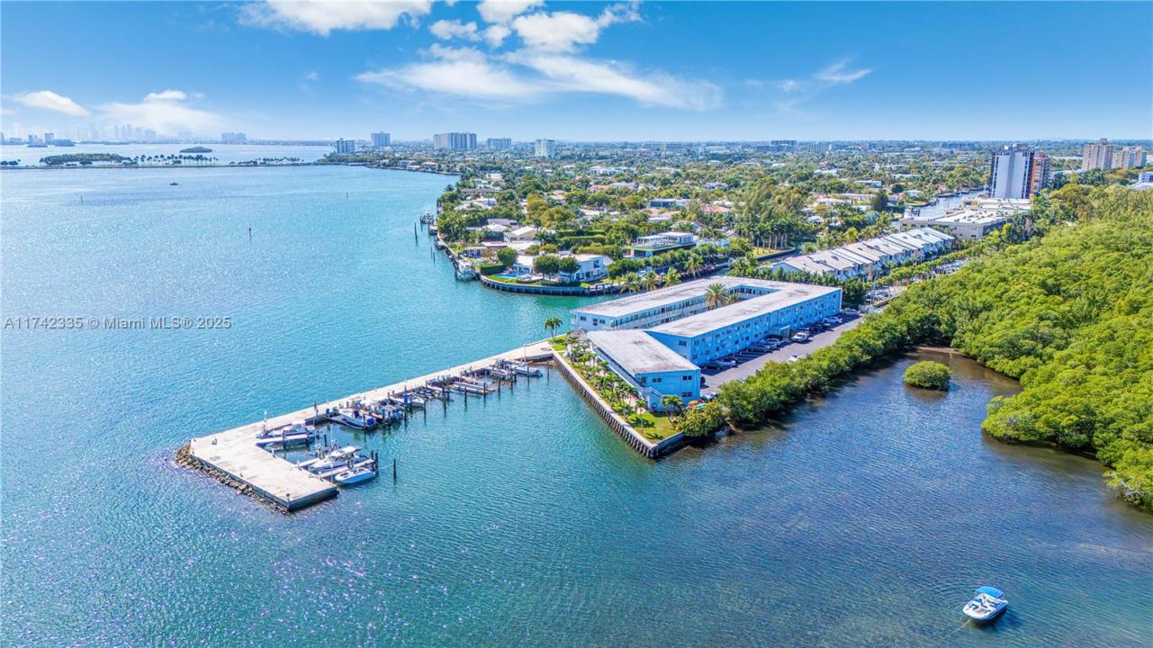 2700 NE 135th St 32, North Miami, Флорида 33181, Соединенные Штаты