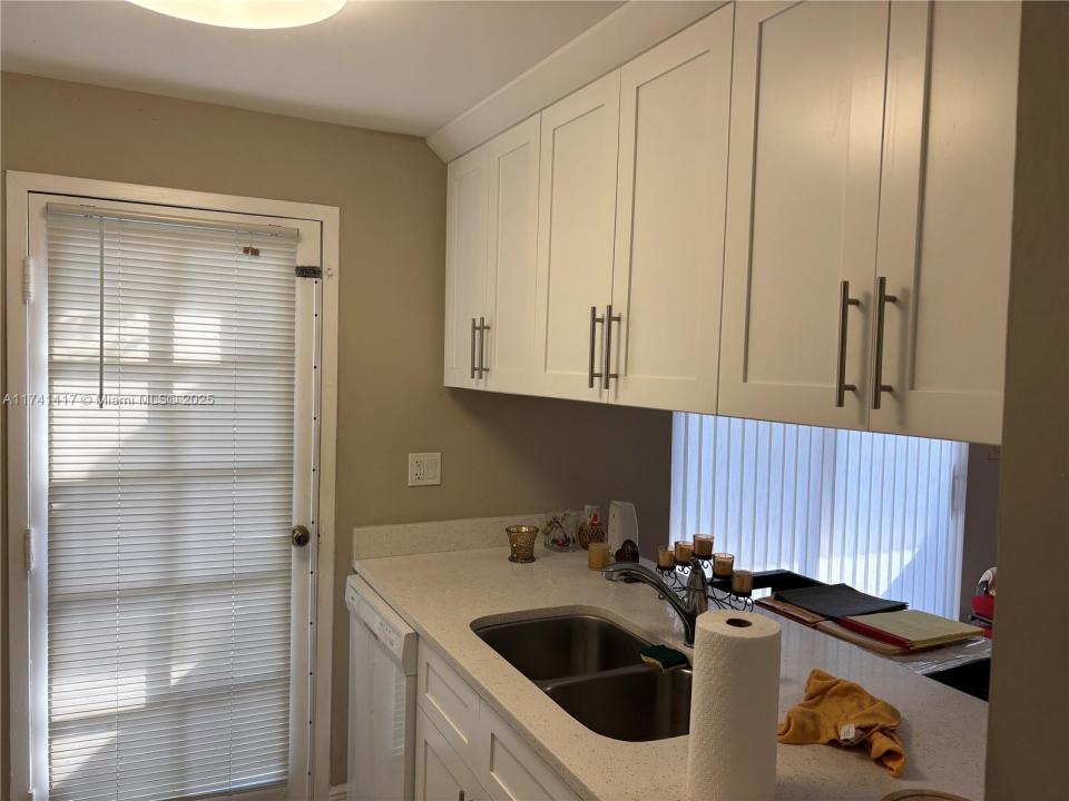 10806 N Kendall Dr P-26, Miami, Florida 33176