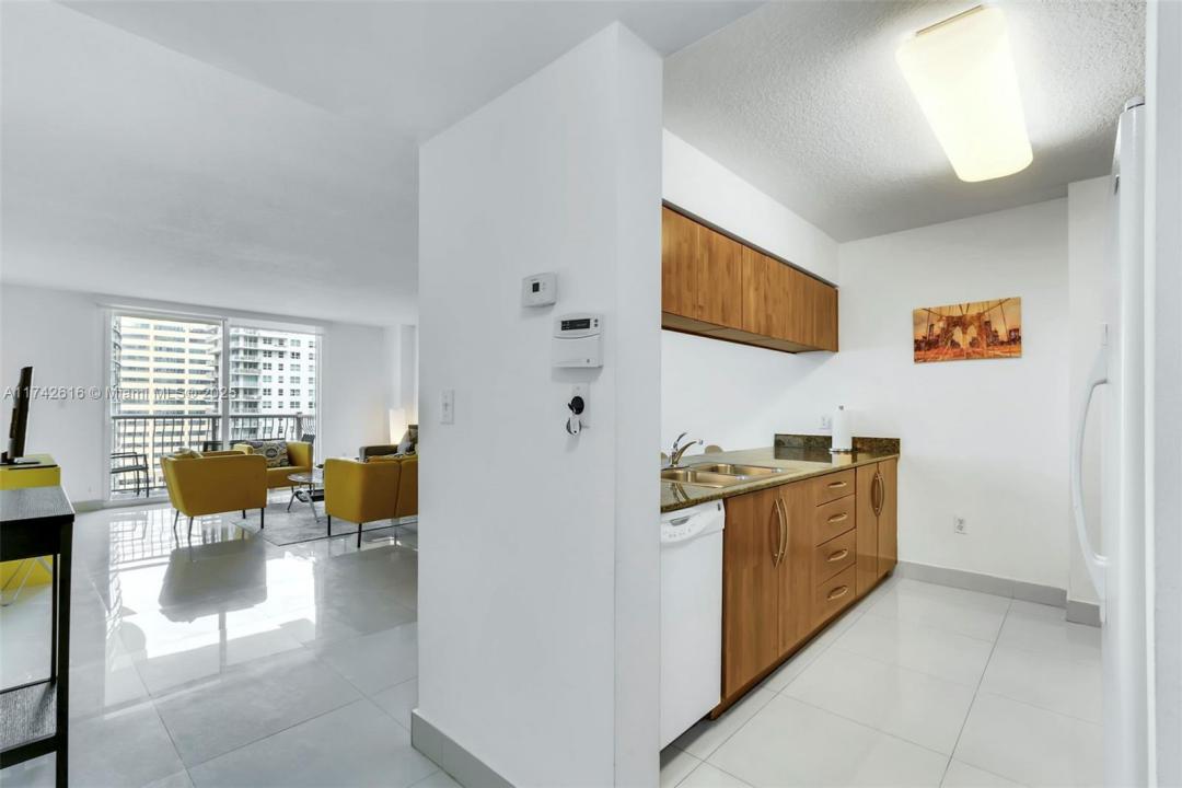 1200 Brickell Bay Dr 2504, Miami, Florida 33131