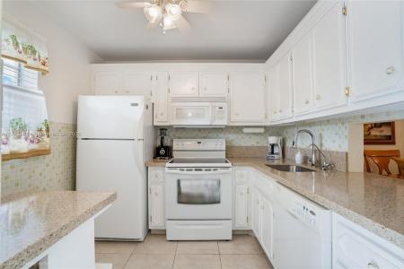 2800 NW 47th Ter 108B, Lauderdale Lakes, Florida 33313, USA