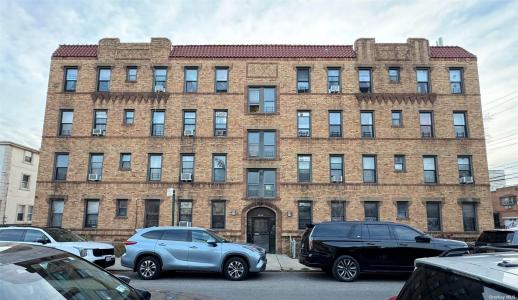 46-06 Bowne Street, New York, New York 11355, Stati Uniti