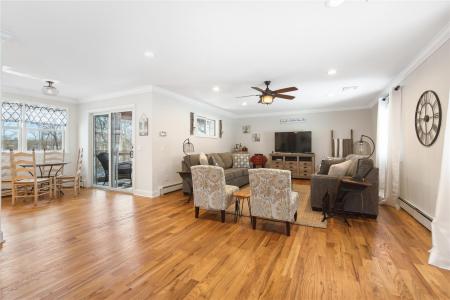 144 Manor Lane, Riverhead, Nova Iorque 11947, Estados Unidos