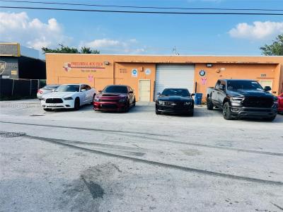 2724 NW 36th St, Miami, Florida 33142, USA