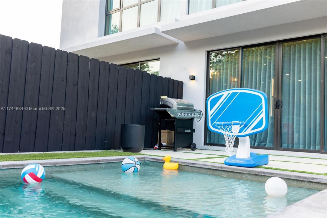 414 NW 52nd St, Miami, Florida 33127