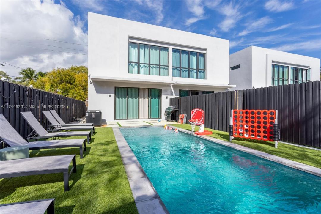 416 NW 52nd St, Miami, Florida 33127