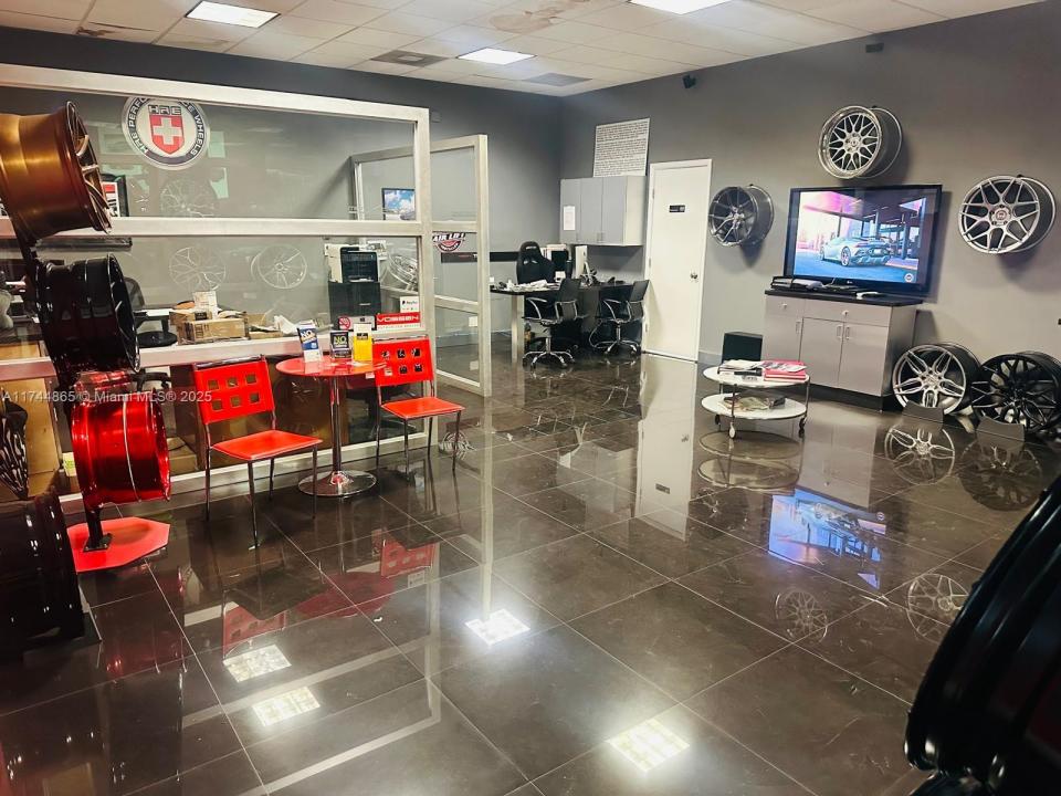 10200 NW 25th St A100, Doral, Флорида 33172, Соединенные Штаты