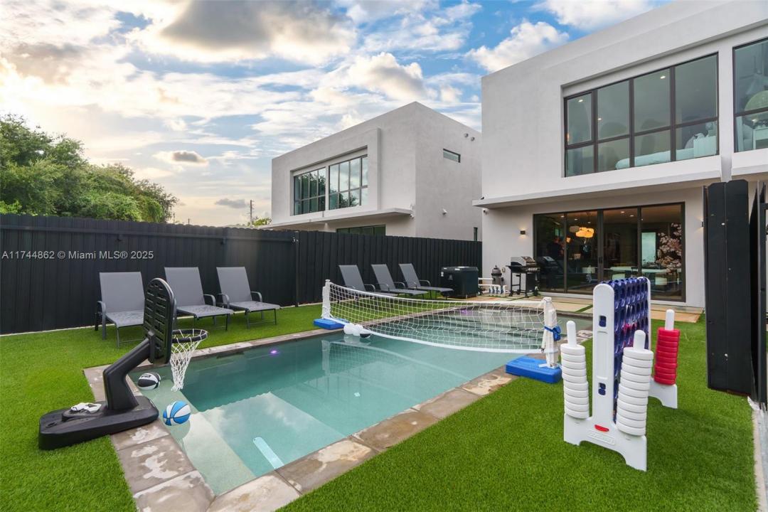410 NW 52nd St, Miami, Florida 33127