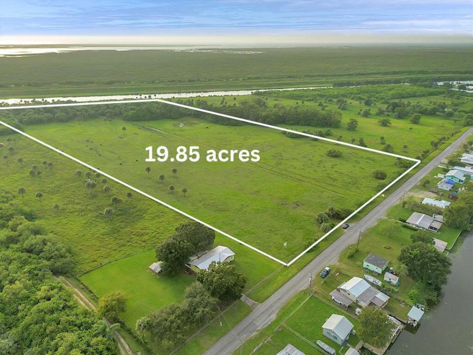 1493 Hunter Road, Okeechobee, Florida 34974